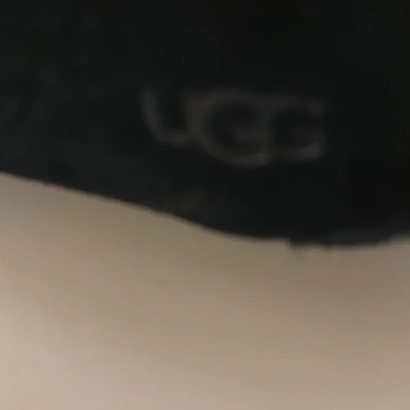 Uggs “Ansley” moccasins black Sz 8 like new - Picture 4 of 4